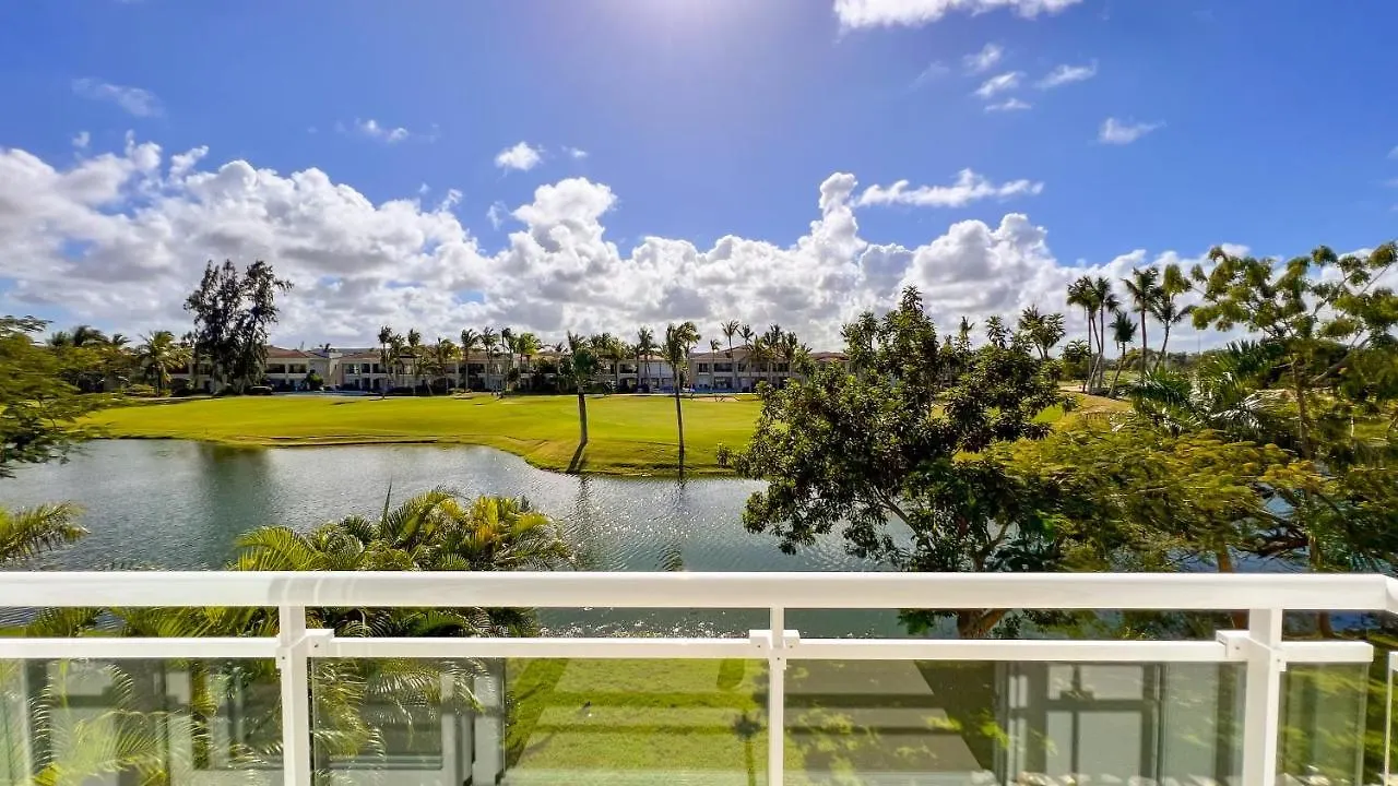 Golf & Lakeview Condo Near Beach Punta Cana Apartamento