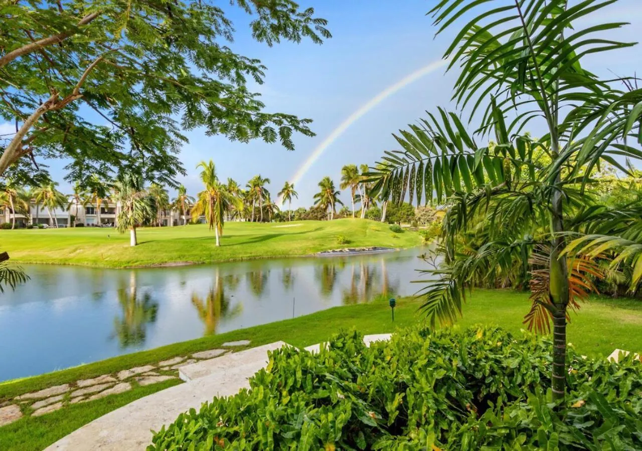 Golf & Lakeview Condo Near Beach Punta Cana
